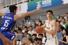 何家辰：极具灵活力和侵略性的防守恰是何家辰